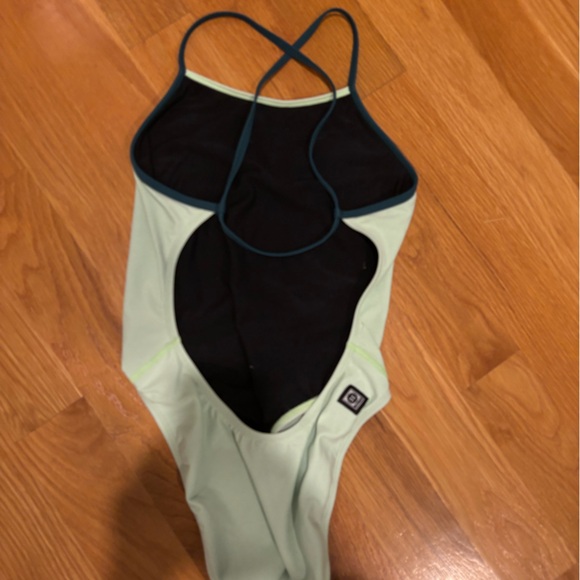 Mint and Peacock contrast Brandon Jolyn. - Picture 2 of 3